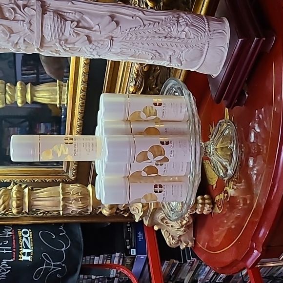 COPY - Pureology 5.1 oz. Highlight Gold Definer styling gel - Picture 2 of 6